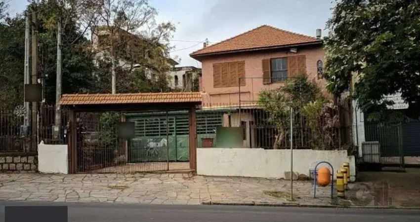 Casa para Venda - 200m², 5 dormitórios, sendo 1 suites, 4 vagas - Glória