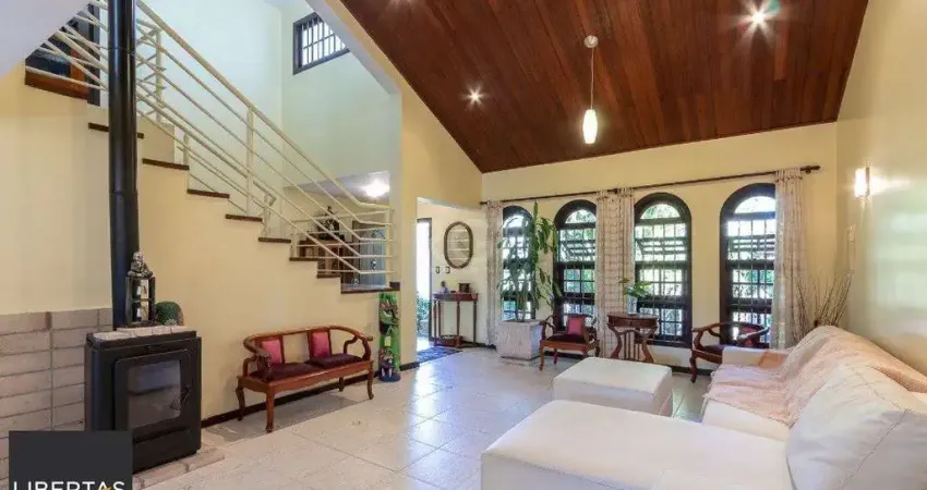 Casa para Venda - 308.25m², 3 dormitórios, sendo 1 suites, 5 vagas - Cristal