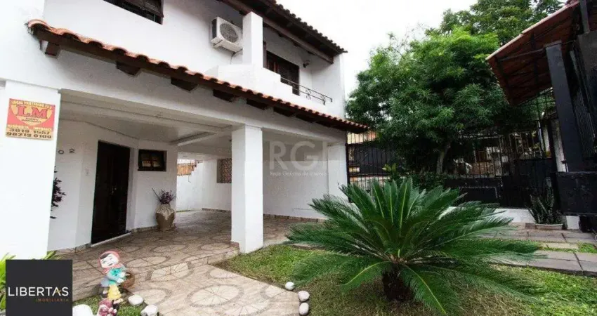 Casa para Venda - 238m², 3 dormitórios, sendo 1 suites, 3 vagas - Camaquã