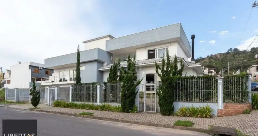 Casa para Venda - 377m², 4 dormitórios, sendo 3 suites, 3 vagas - Guarujá