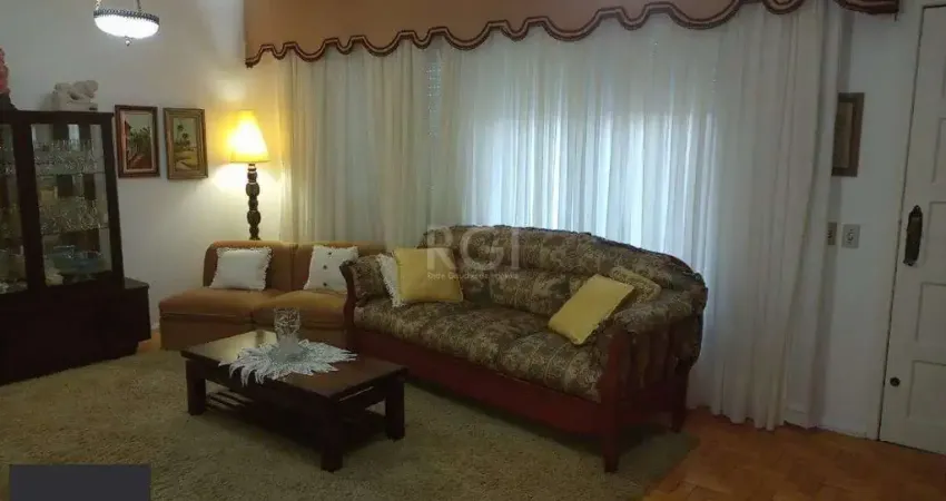 Casa para Venda - 220m², 3 dormitórios, sendo 1 suites, 1 vaga - Camaquã