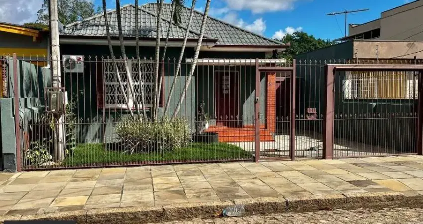 Casa toda reformada, 135 m² de área construída, churrasqueira e piscina