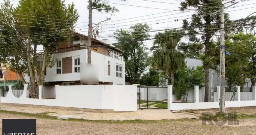 Casa com 2 quartos à venda na Rua dos Guenoas, Guarujá, Porto Alegre