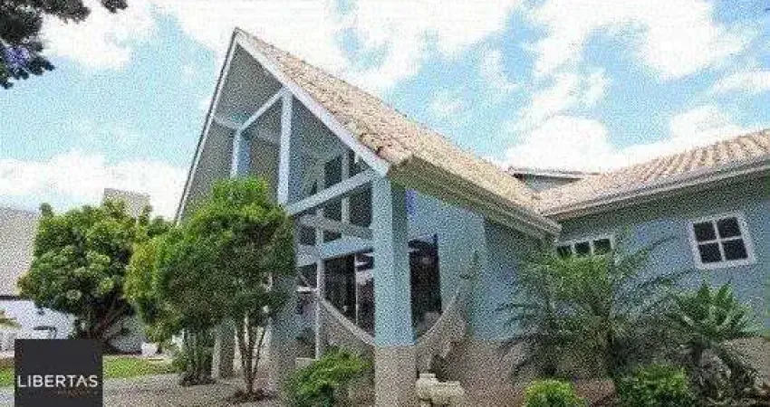 Casa para Venda - 350m², 4 dormitórios, sendo 1 suites, 4 vagas - Guarujá