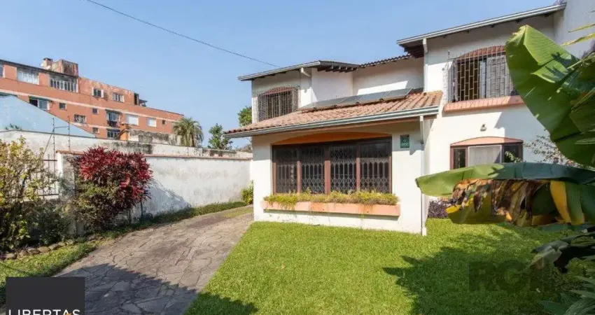 Casa para Venda - 72.6m², 4 dormitórios, sendo 1 suites, 6 vagas - Camaquã