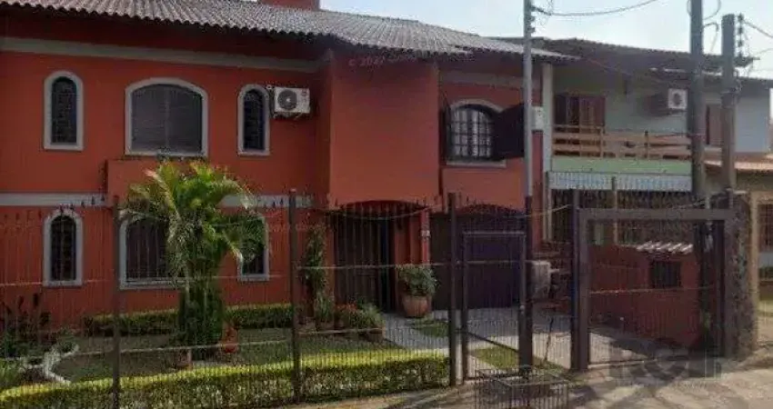Casa de 04 dormitórios sendo 02 suíte com 03 pavimentos e 03 vagas de garagem.