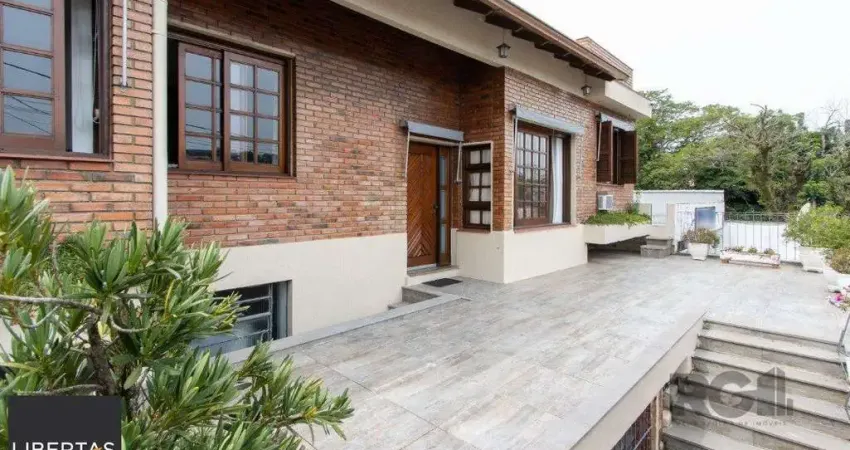 Casa para Venda - 440m², 3 dormitórios, sendo 1 suites, 2 vagas - Santa Tereza