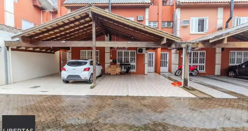 Casa de condomínio, 3 dormitórios, 1 suíte e 2 vagas cobertas no bairro Teresópolis.