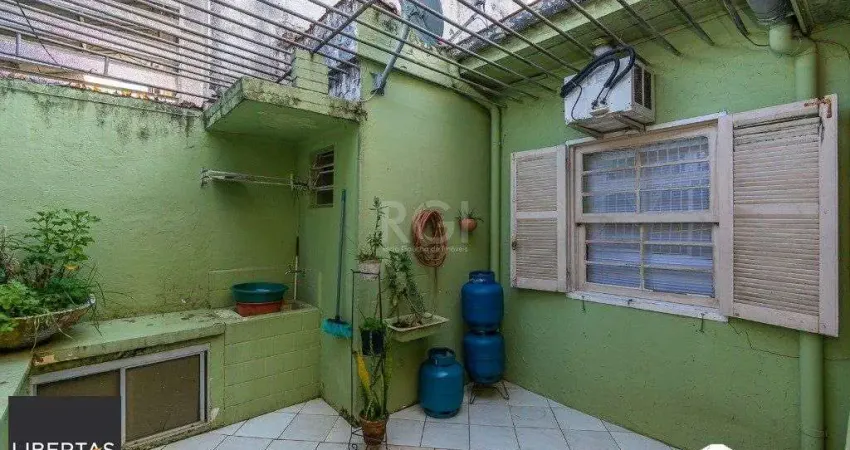 Casa com 3 quartos à venda na Rua João Abbott, 212, Petrópolis, Porto Alegre