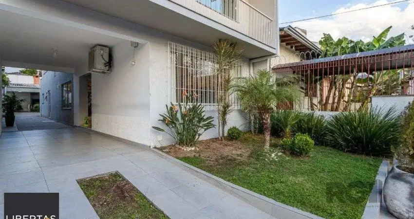 Casa sobrado no bairro Santo Antônio de 4 dormitórios e 3 vagas