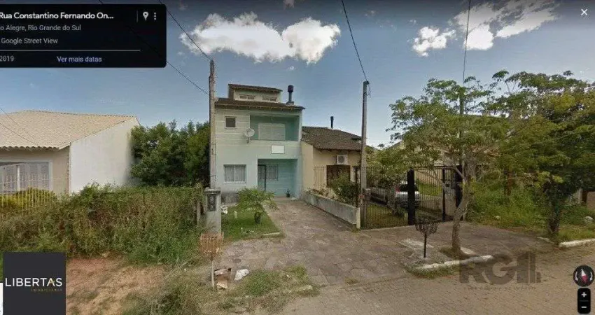 Casa, estilo sobrado, com 03 dormitórios (01suíte) e 02 vagas, no bairro Hípica, em Porto Alegre, RS.