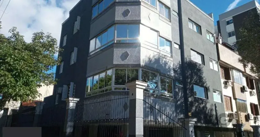 Vende prédio com 3 apartamentos, 9 dormitórios, 3 suíte, 3 salas amplas com churrasqueira, box 8 vaga coberta, 479 m² por R$ 2.150.000,00- São João - Porto Alegre/RS