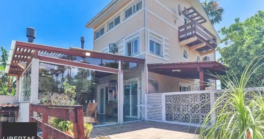 Casa em Condomínio com 3 Dormitórios e Energia Solar na Lomba do Pinheiro