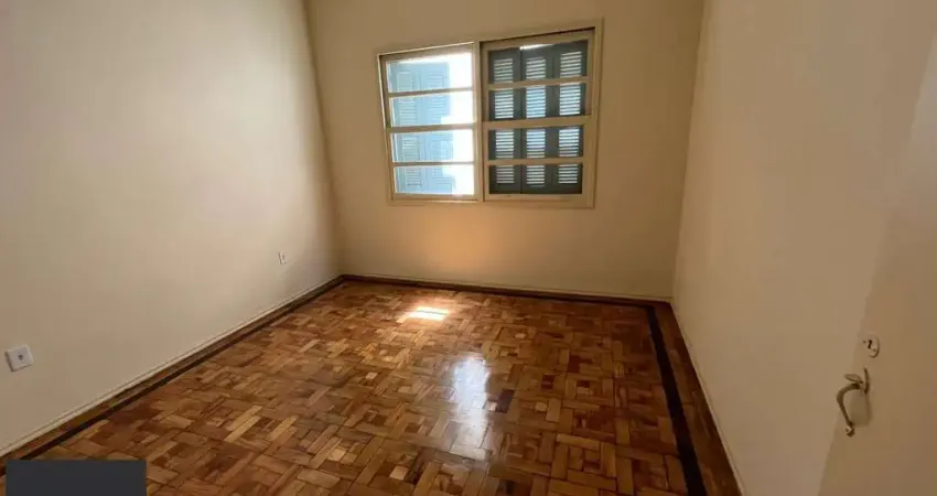 Apartamento térreo com pátio privativo em localização estratégica