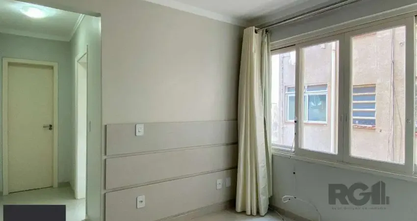 Apartamento semimobiliado com portaria no centro histórico