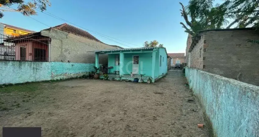 Casa para Venda - 482m², 3 dormitórios, 3 vagas - Camaquã, Porto Alegre