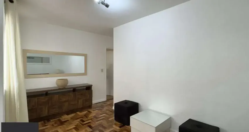 Apartamento de 2 dormitórios, super amplo e bem iluminado no Centro Histórico