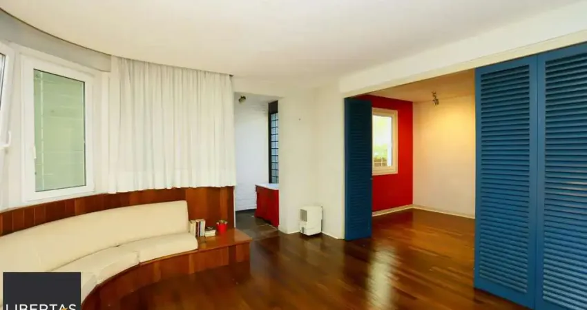 Casa no Bairro Petrópolis em Porto Alegre - Rua calma junto Av. Protásio Alves