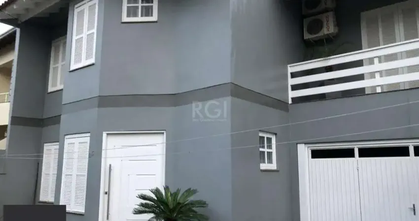 Casa 210m², 3 dormitórios, sendo 1 suites, 2 vagas - Mario Quintana, Porto Alegre/RS