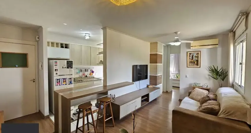 Apartamento 2 dormitórios mobiliado com vaga e elevador no Alto Petrópolis