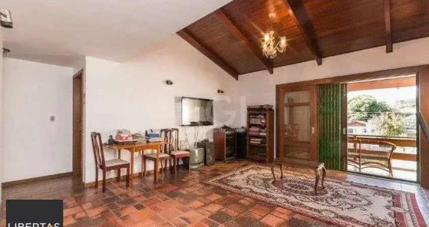 Casa para Venda - 247m², 4 dormitórios, sendo 1 suites, 5 vagas - Glória