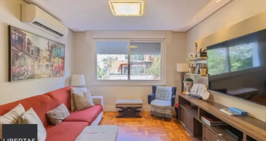 Apartamento com 3 dormitórios, 2 banheiros sociais e 2 vagas.