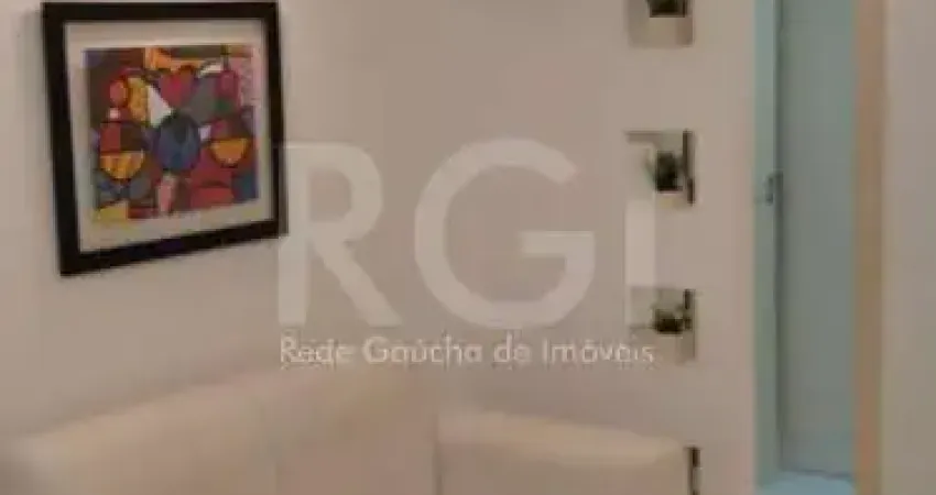Sala comercial com 40m² privativos localizado no bairro Petrópolis em Porto Alegre/RS.