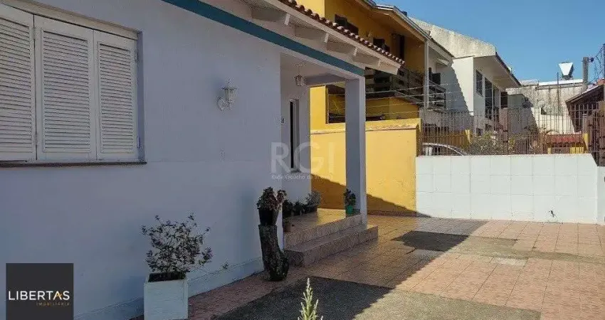 Casa 3 Quartos, 3 vagas de garagem, Bairro Cavalhada, Porto Alegre-RS.