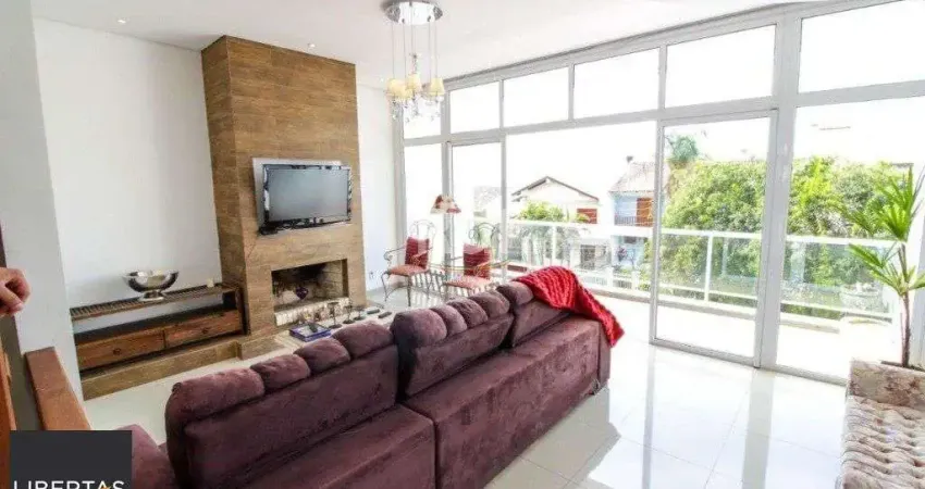 Casa para Venda - 300m², 3 dormitórios, sendo 1 suites, 4 vagas - Teresópolis