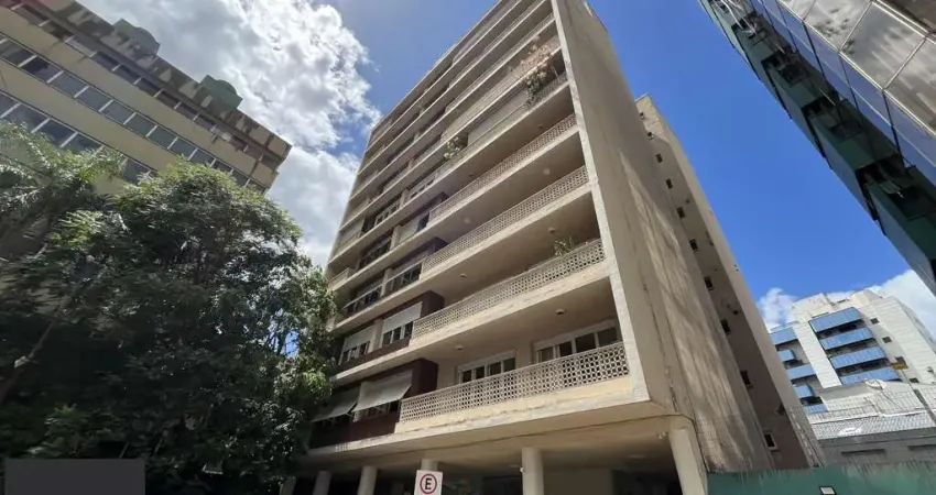 3 quartos, gabinete ou 4º quartos e 1 vaga de garagem junto ao Moinhos de Vento