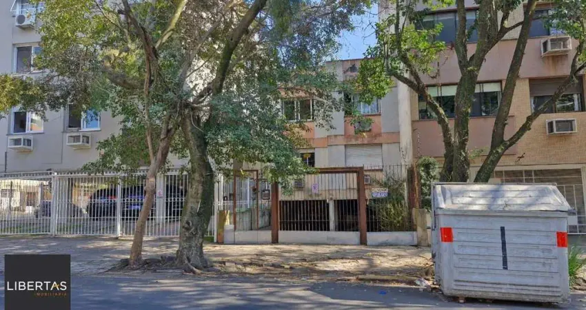 Apartamento com 2 dormitórios e garden na Rua Ijuí, pronto para reformar
