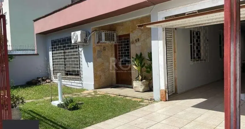 Casa semi mobiliada, 3 dorms, 3 vagas de garagem, Bairro Ponta Porã