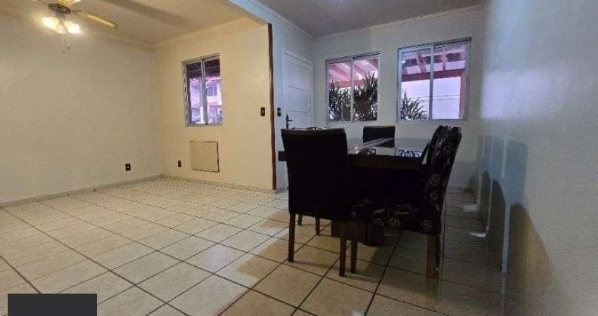 Casa em condomínio fechado de 3 dormitórios,2 vagas no bairro Parque Santa Fé.