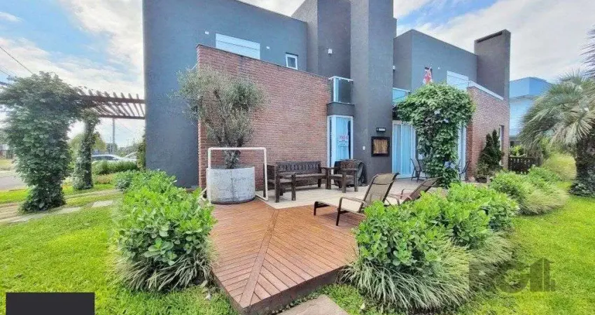 Excelente Sobrado de esquina, com vista para o lago, próximo ao clube social, no Condomínio Acqualina Beach, localizado na praia de Maristela , em Xangri-La,. Possui 4 dormitórios, sendo 3 suítes,