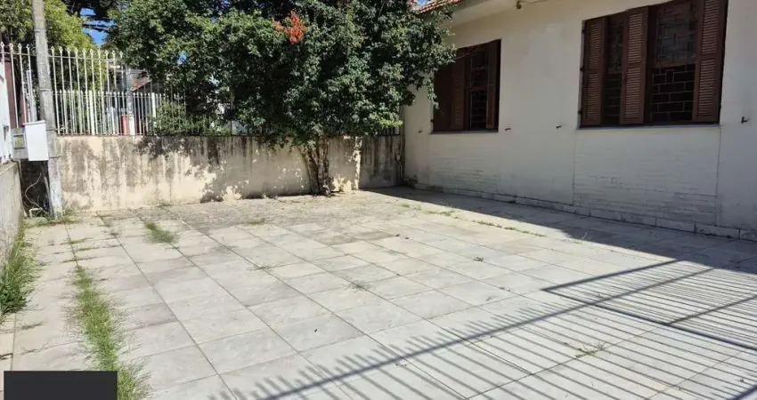 Casa Residencial de 3 Quartos com Piscina e Churrasqueira em Porto Alegre