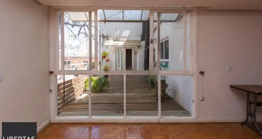 Apartamento garden, 3 dormitórios, 2 suítes, e 131m² privativos no Menino Deus.