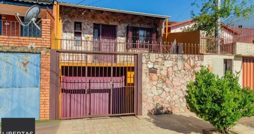 Casa com varanda fechada, 3 quartos, 2 vagas no bairro Farroupilha