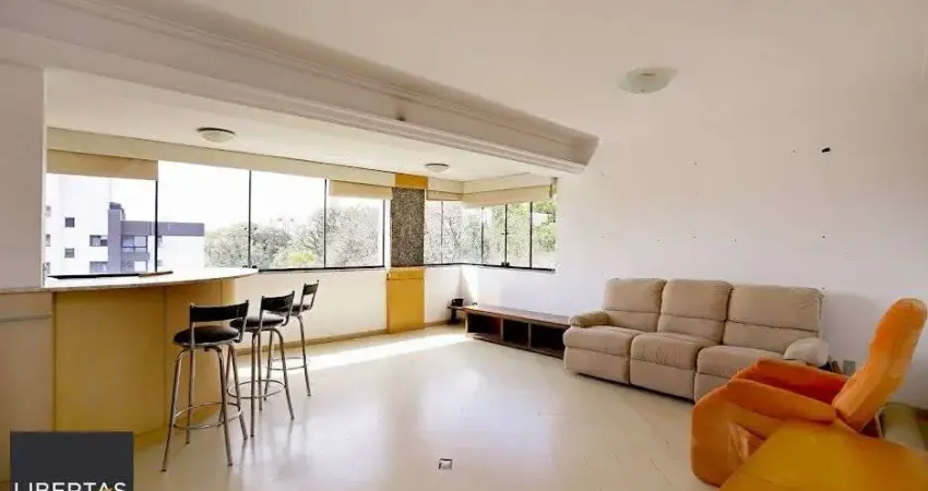 Apartamento semi mobiliado com churrasqueira e 02 garagens no Menino Deus em Porto Alegre