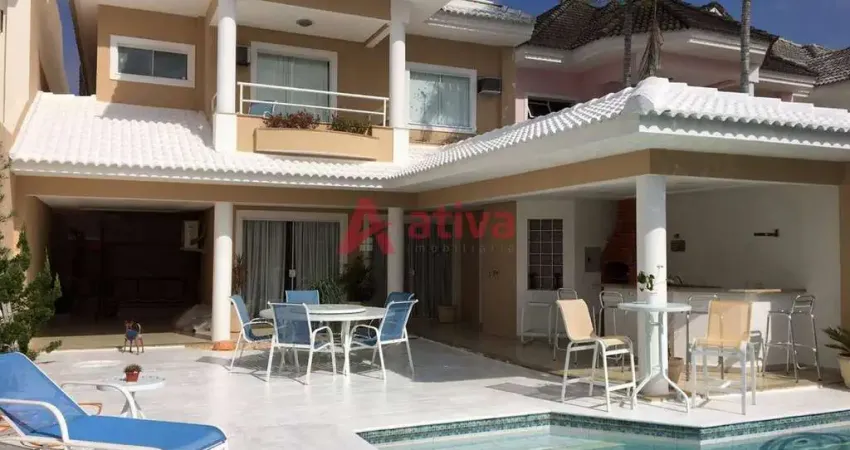 Casa tríplex com 5 suítes a venda no Condomínio Interlagos de itaúna