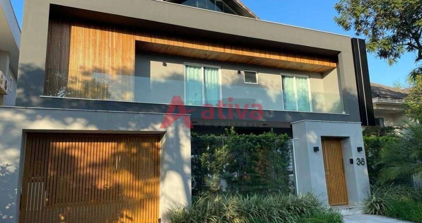 Casa triplex para alugar no Condomínio Quintas do Rio