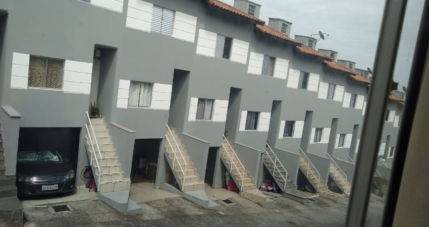 Sobrado em Condomínio Fechado no Bairro Pauliceia.