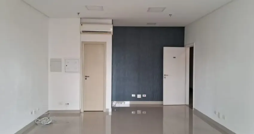 Sala comercial com 45 metros.