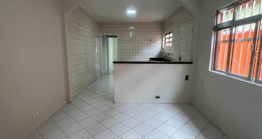 Casa com 110 metros com 2 quartos e 2 banheiros - com 3º comodo opcional amplo.