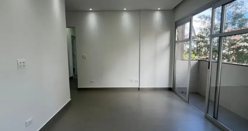 Apartamento reformado com 84 metros com 2 quartos e 1 vaga