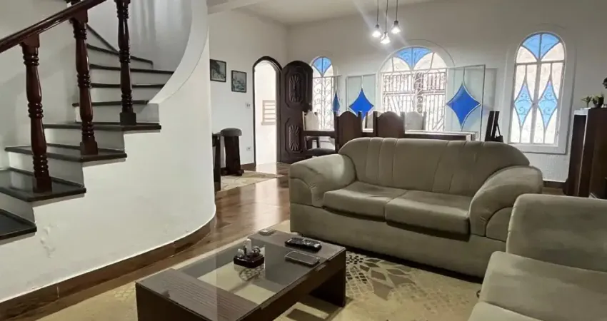 Linda casa com 3 vagas e 3 quartos aceita permuta apartamento de menor valor! Oportunidade!