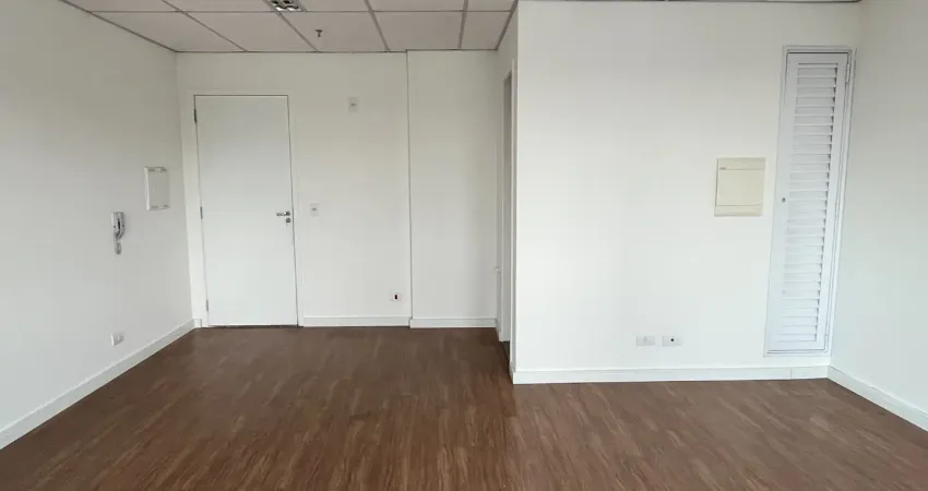 Sala comercial com 32 metros e 1 banheiro em perfeito estado no centro de sbcampo