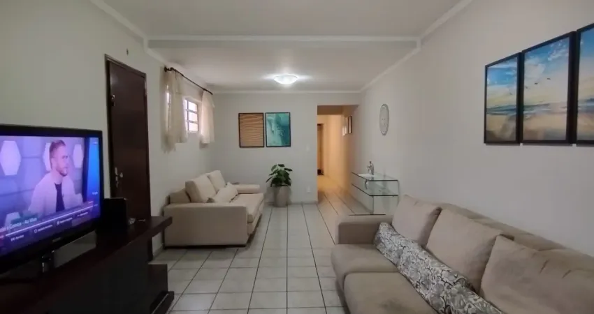 Sobrado conservadíssimo 3 quartos 02 vagas 185m2 útil em ótima localização.