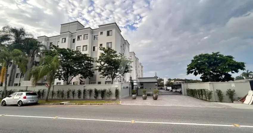 Apartamento mobiliado no bairro Floresta, com 2 quartos, cozinha sob medida, 1 vaga de garagem coberta.