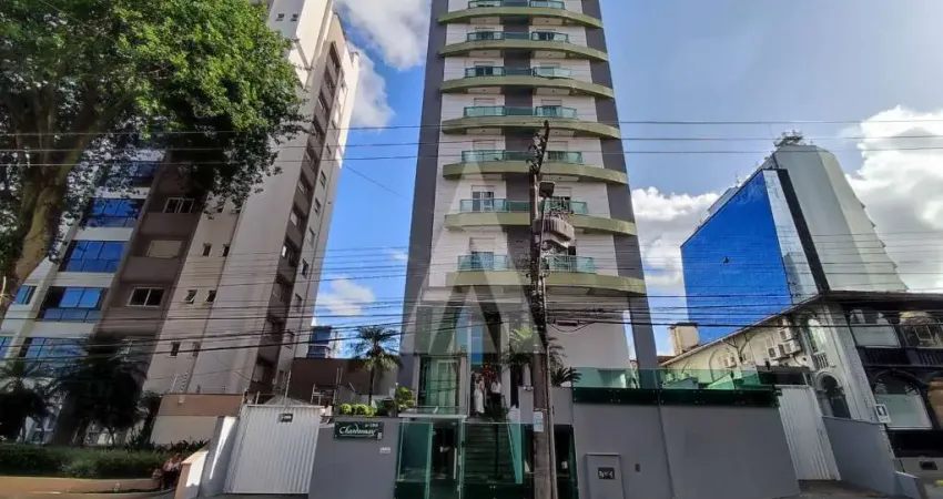 Apartamento no bairro centro com 2 suítes, cozinha e quartos com armários, sacada com churrasqueira, elevador e vaga de garagem