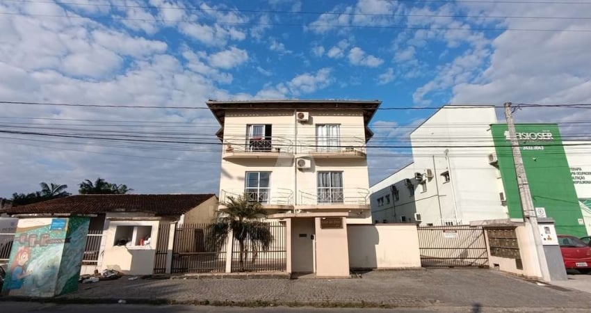 Apartamento com 1 quarto  para alugar, 38.00 m2 por R$1250.00  - Costa E Silva - Joinville/SC